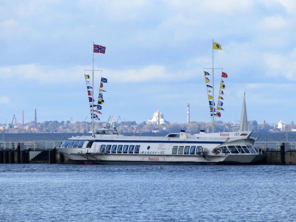 Метеор билеты в петергоф туда и обратно. Метеор санкт-петербург петергоф. метеор из петергофа в санкт-петербург. метеор в петергоф.
