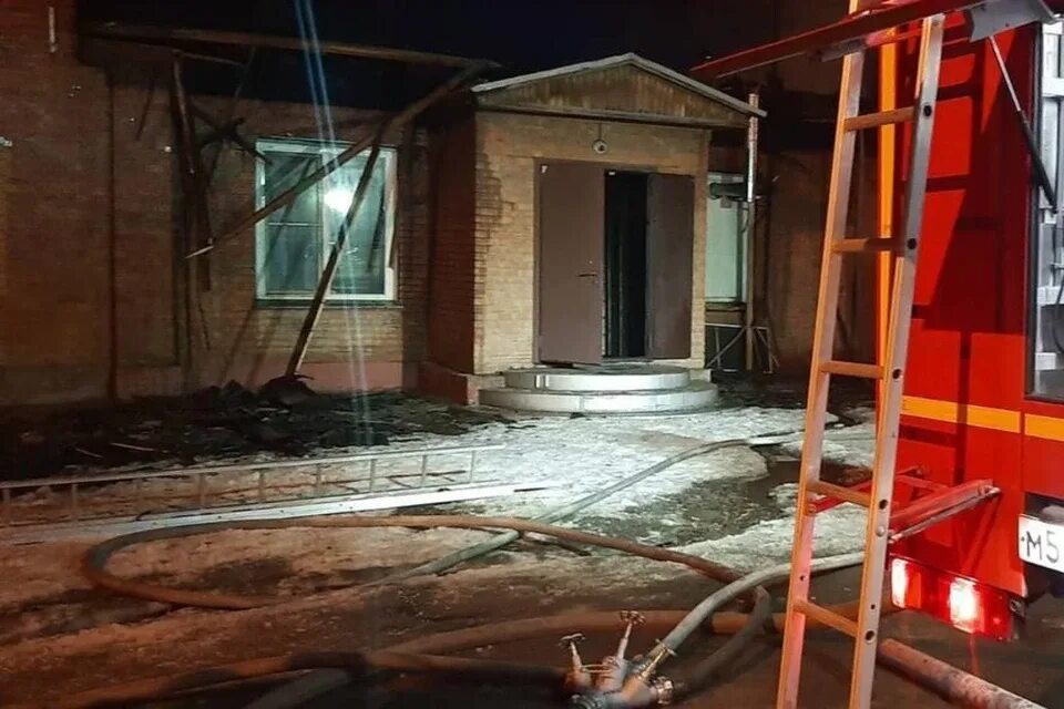 Почему в бердске нет света. Пожары. пожар в магазине. пожар в бердске сейчас. пожарные тушат пожар.
