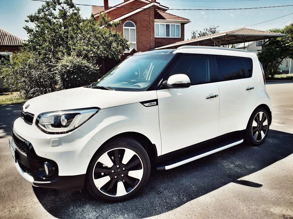 Авито купить киа соул. Kia Soul 2. Kia Soul 2g. Kia Soul 2018. Пороги Киа соул 2018.