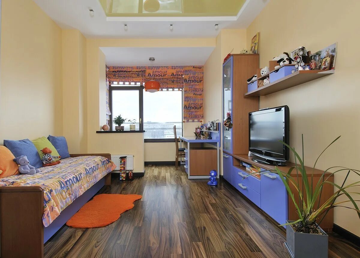Размещение мебели в комнате. Обставить комнату. Дизайн длинной детской комнаты. Узкая комната с балконом. Длинная узкая комната для двоих детей.