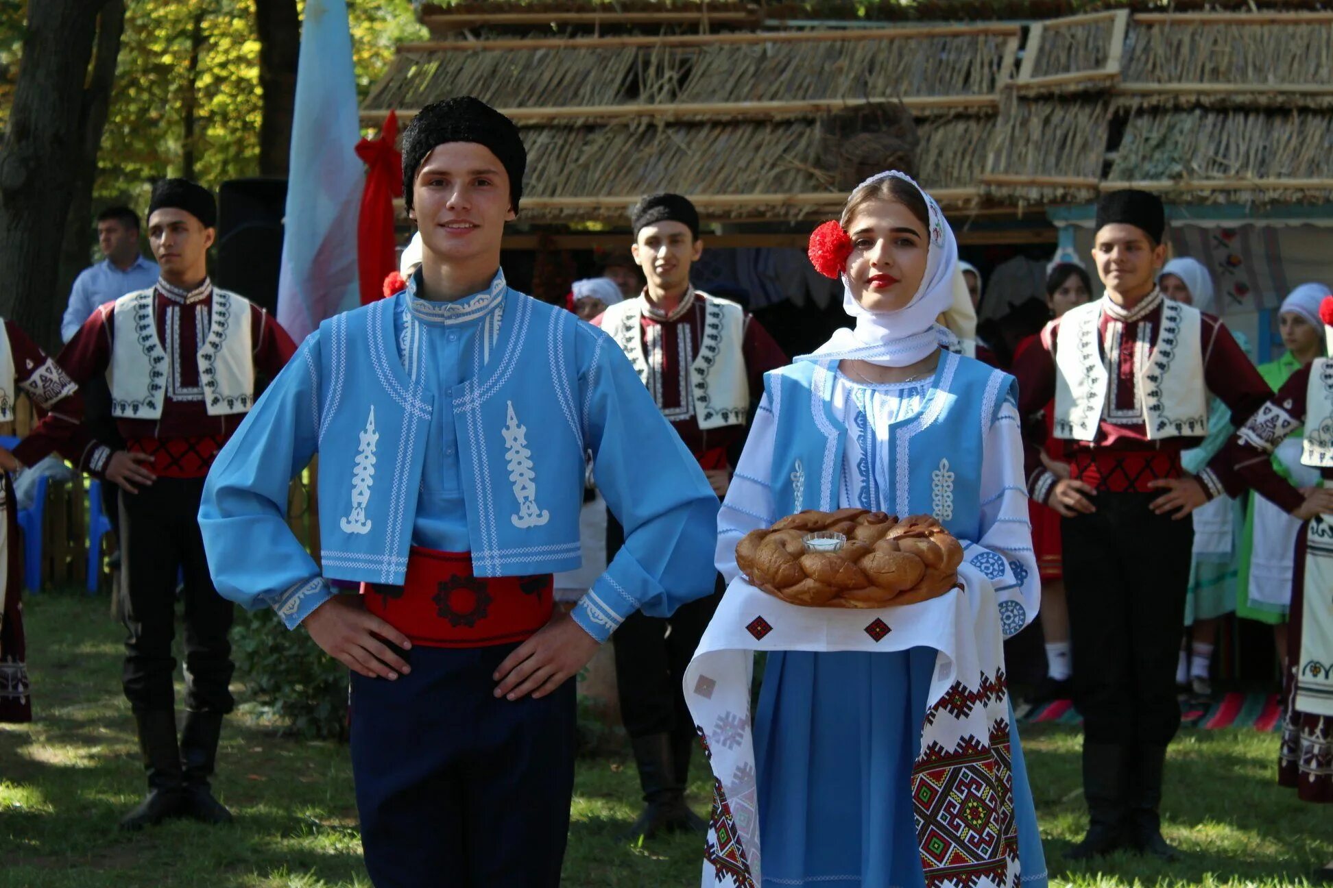 Гагаузы вероисповедание. Нация Гагауз. Народы Молдавии Гагауз. Народности Молдавии гагаузы. Гагаузия гагаузы.