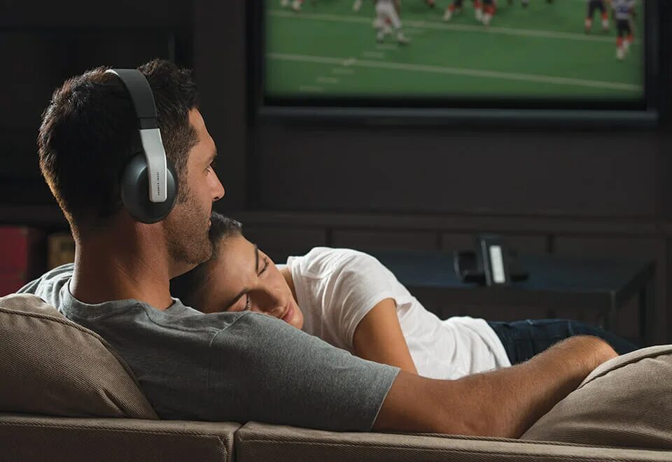 Наушники sony mdr rf810r. Телевизоры с беспроводными наушниками. Наушники для телевизора. Телевизор samsung наушники bluetooth. Телевизор в наушниках.