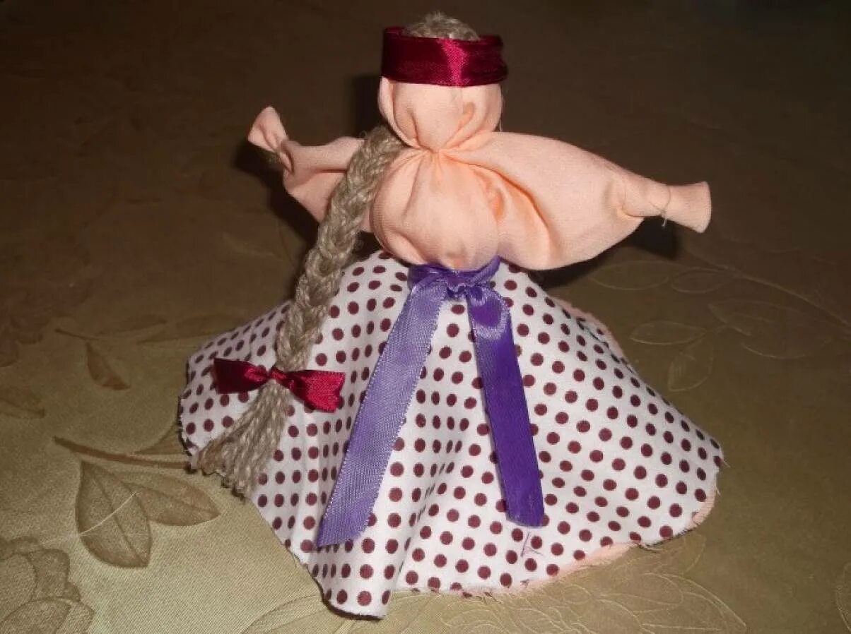 Лоскутная кукла. Лоскутная кукл. Куклы из ткани. Купла из лоскутков ткани. Лоскутная куколка