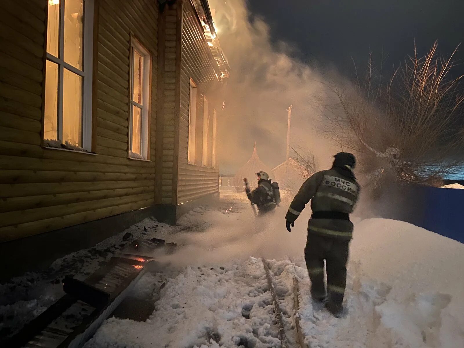 Подгородняя Покровка Оренбург Церковь. Пожар в Подгородней Покровке Оренбург. Пожар Оренбург январь. Храм горит. Пожары xolideyboy