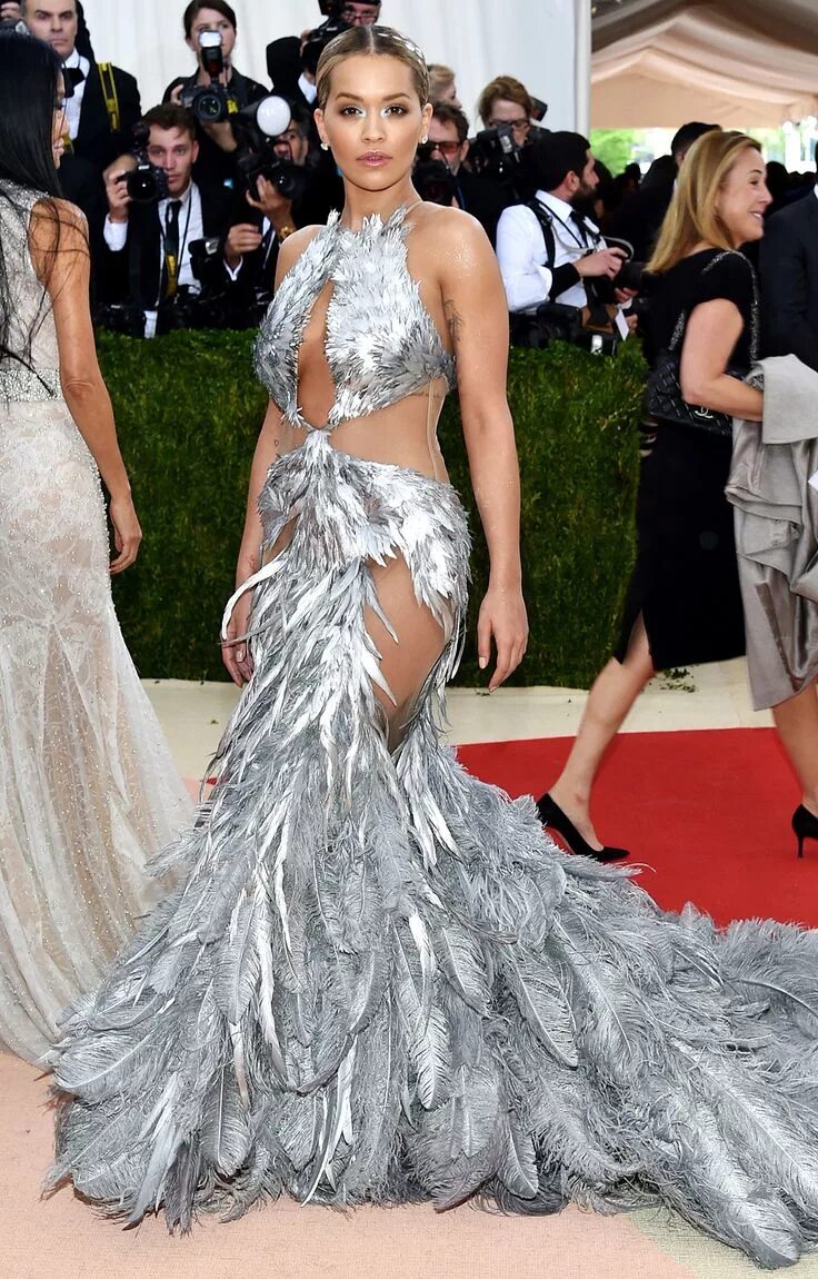 Мет гала 2016. Кэти перри мет гала. Khloe kardashian met gala. Образы шанель на мет гала. Кендалл дженнер met gala 2021.