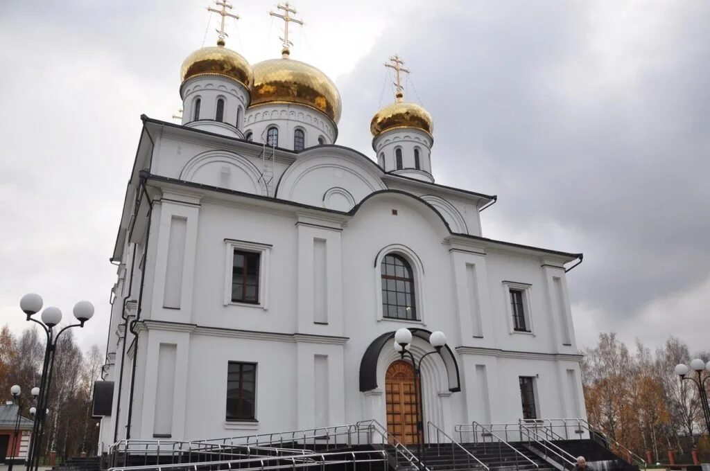 Храм феодосия череповец. Собор афанасия и феодосия череповецких в череповце. кафедральный собор преподобных афанасия и феодосия череповецких. храм афанасия и феодосия череповец официальный сайт. храм афанасия и феодосия колокольня череповец.