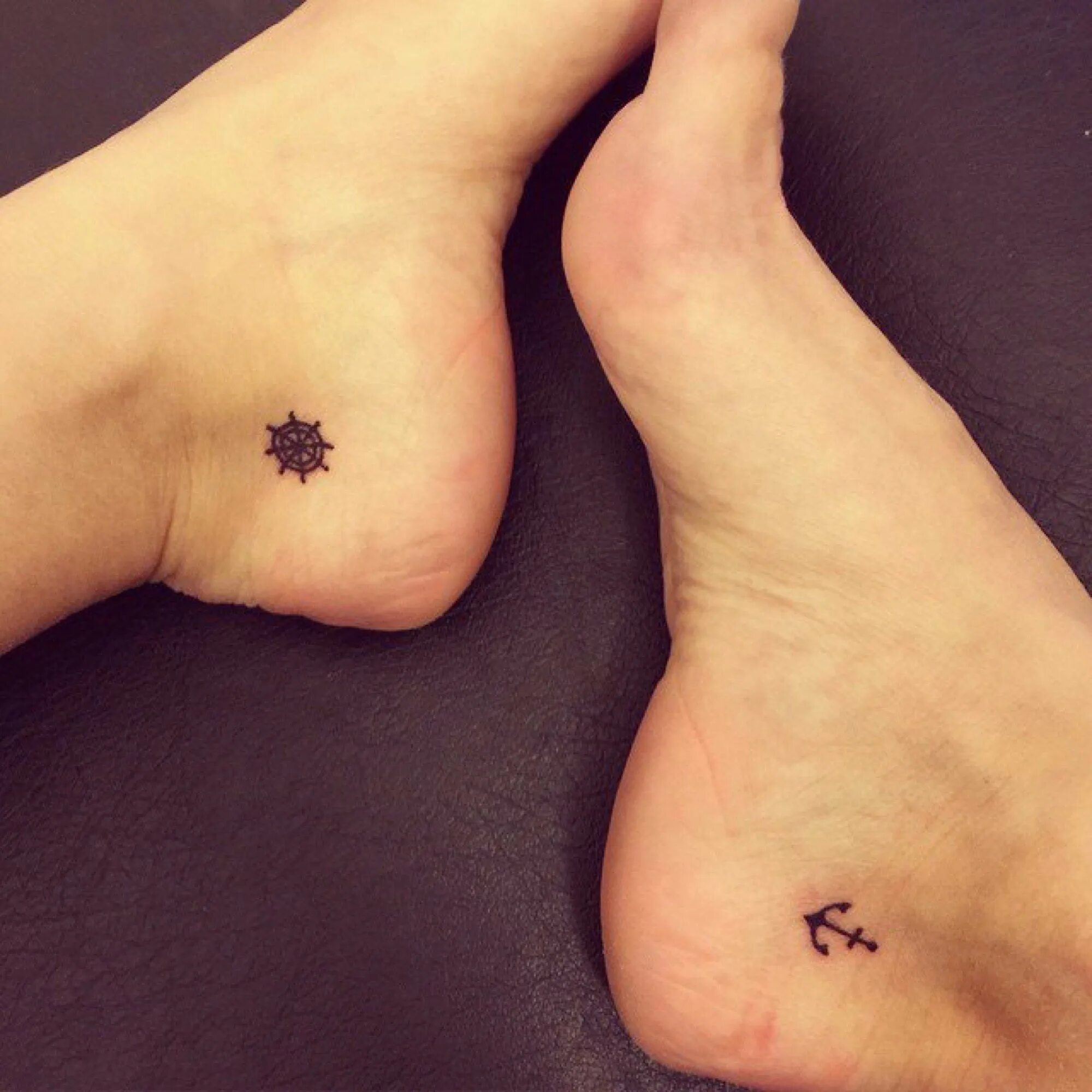 Незаметные тату для девушек. Незаметные места для татуировок. Незаметные тату. Незаметные тату. Маленькие незаметные тату.