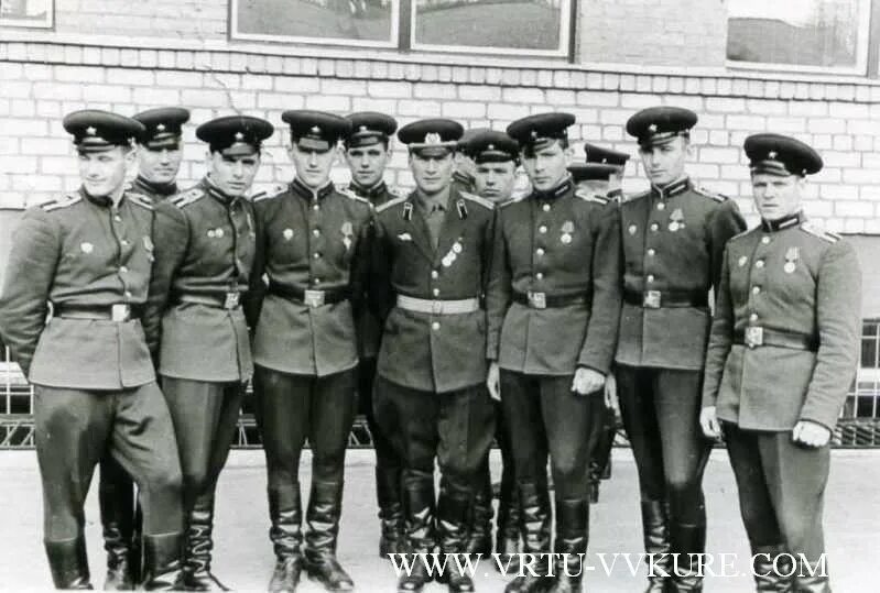 командир и солдаты. командир 10 роты. курсанты ссср в сапогах. гвардейский краснознаменный ордена богдана хмельницкого. командир 10 роты.