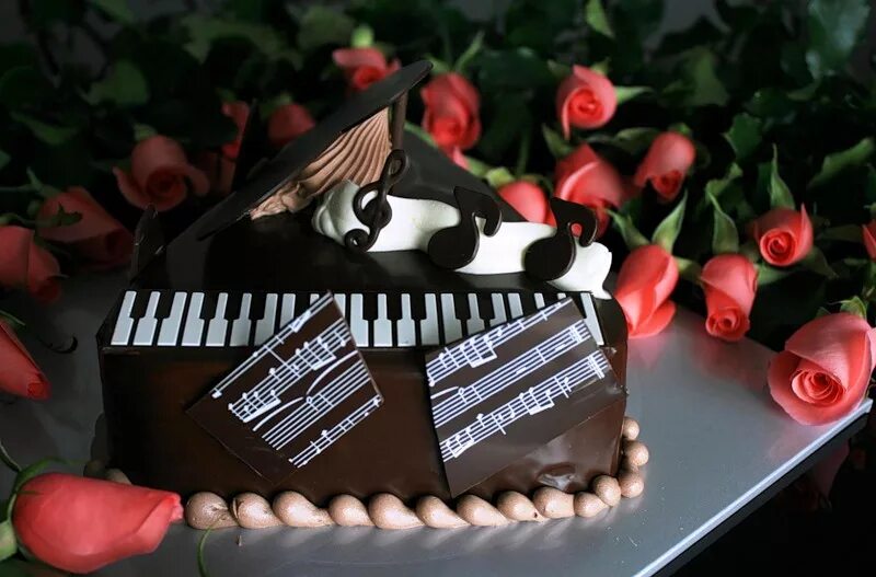 с днем рождения певцу. поздравление с днём рождения музыканту. с днем рождения певцу. торт для музыканта. поздравительная открытка для музыканта.