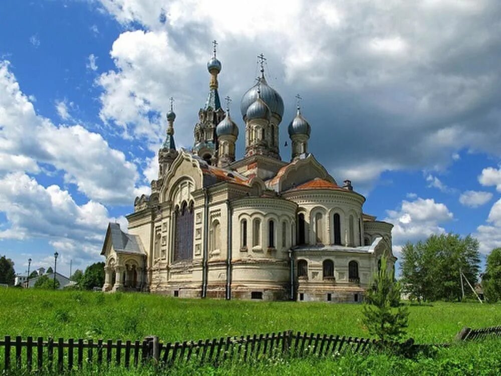 Село Кукобой Ярославская. Храм в селе Кукобой Ярославская область. Церковь в селе Кукобой Ярославской Архитектор. Старая православная церковь