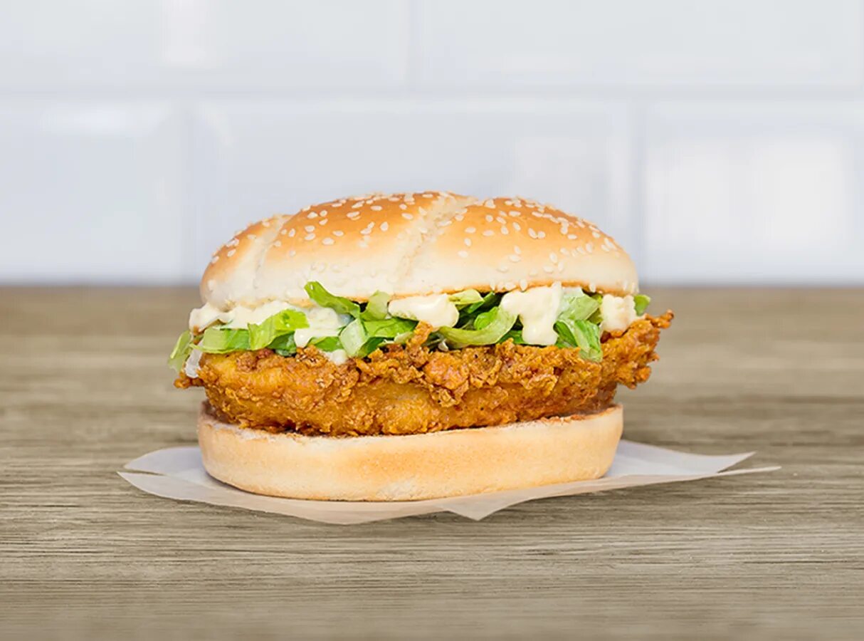 Чикенбургер состав. Чикенбургер кфс. fillet kfc бургер. fillet zinger. кфс бургер с курицей.