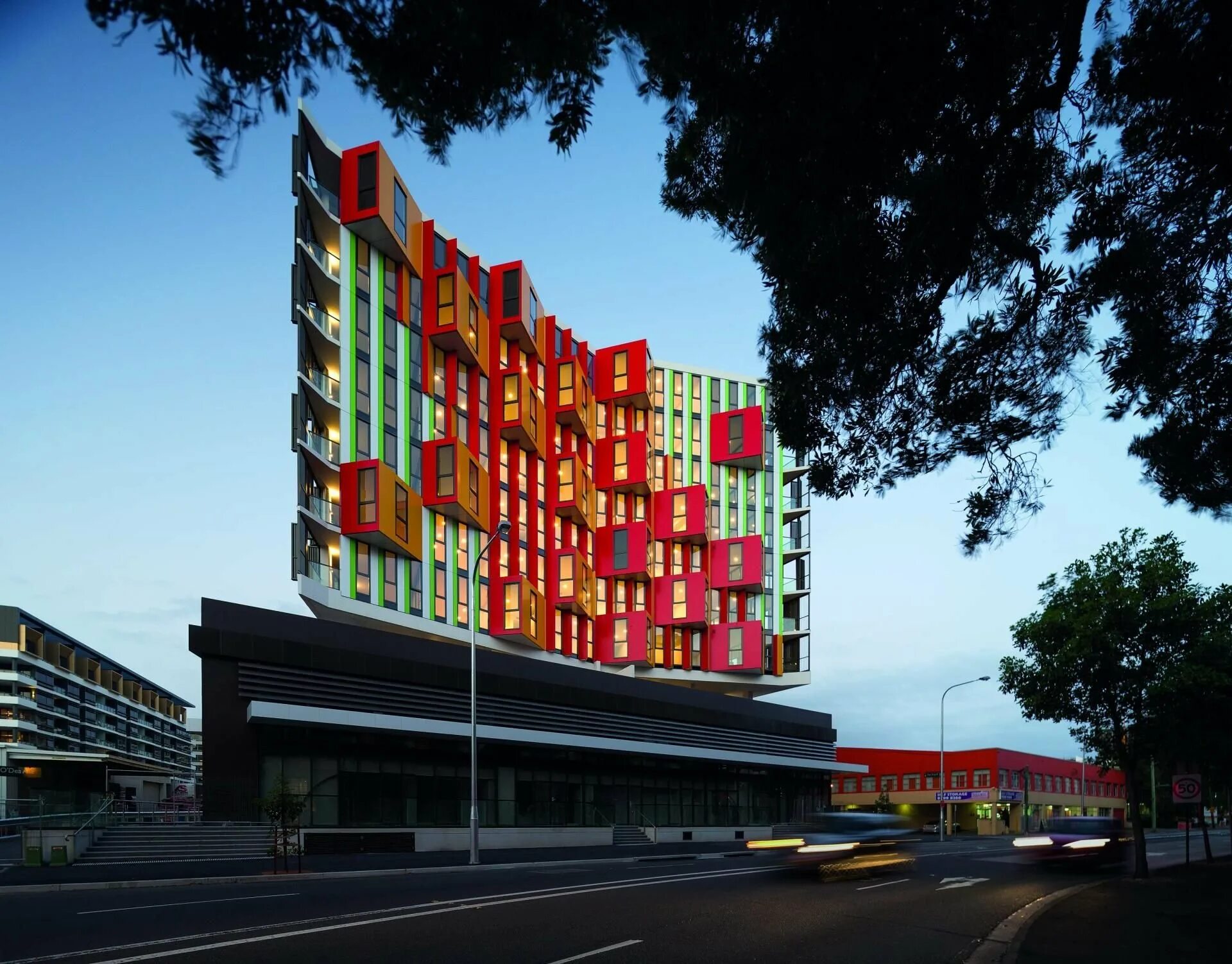 Решение фасада. Жилой дом «Викинг» в Сиднее. Разноцветные здания. Современные фасады многоэтажных домов. Современная голландская архитектура.