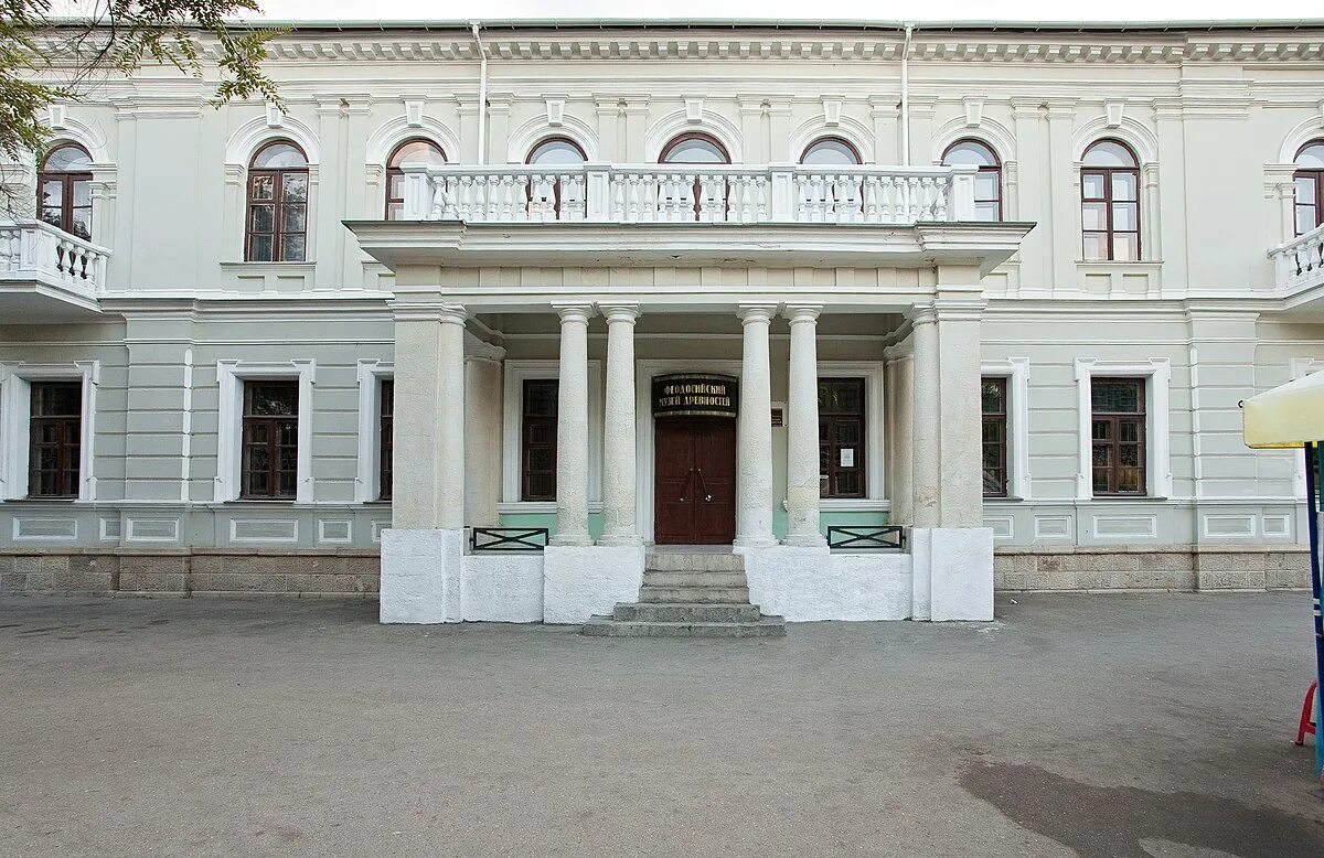 Феодосийский краеведческий музей. Феодосийский краеведческий музей. Мбук феодосийский музей древностей просп айвазовского 11. Феодосия музей. Музей древностей феодосия.