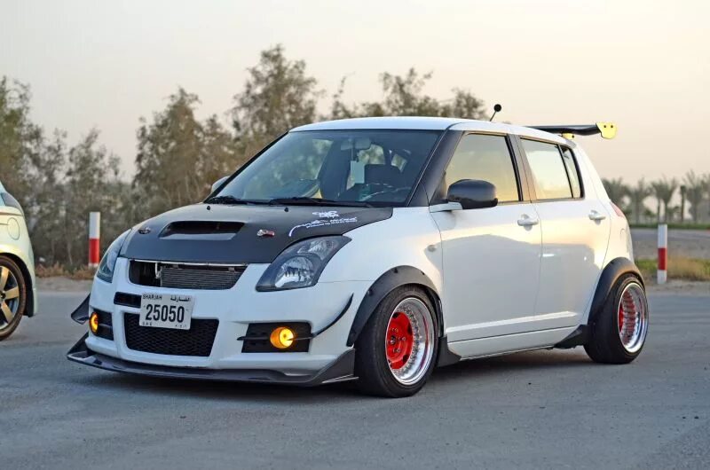 Suzuki tune. Сузуки Свифт 2008. Сузуки Свифт стенс. Suzuki Swift Sport Tuning. Suzuki Swift Sport stance.