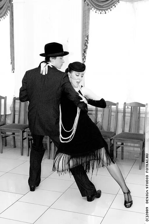 танцы силуэт. чикаго кабаре мюзикл. танец мужчины и женщины. танцующий гангстер. твист танец.