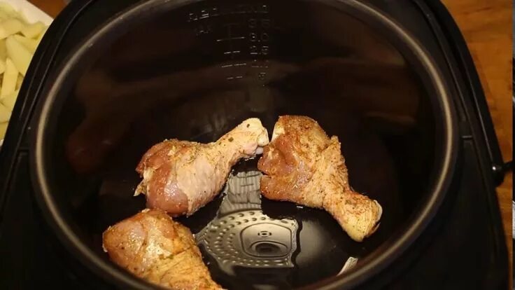 Курица соусом мультиварке редмонд. Курица в мультиварке. курица в мультиварке редмонд бедра. бедрышки куриные с картошкой в мультиварке. курица с картошкой в мультиварке редмонд.