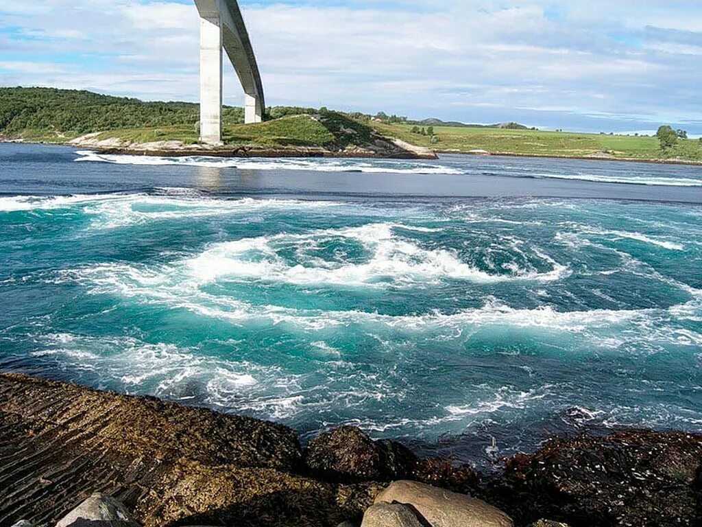 Сальстраумен Норвегия. Водоворот Сальстраумен. Сальстраумен (Saltstraumen), Норвегия. Водоворот мальстрём, Норвегия.