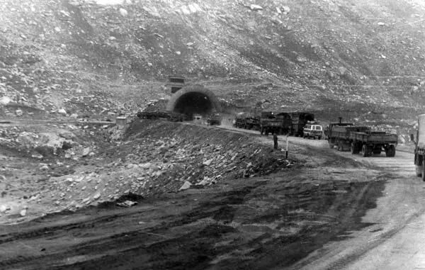 Тоннель саланг афганистан. Перевал саланг афганистан 1979. Саланг фото. Ущелье саланг афганистан. Перевал саланг афганистан 1979.