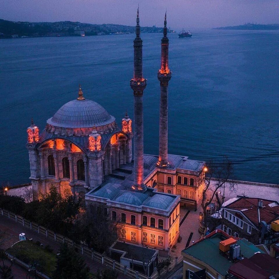 Окрестности стамбула. Ortakoy Стамбул. Ортакёй Стамбул мечеть вечер. Истанбул Турция. Ортакёй Стамбул ночью.