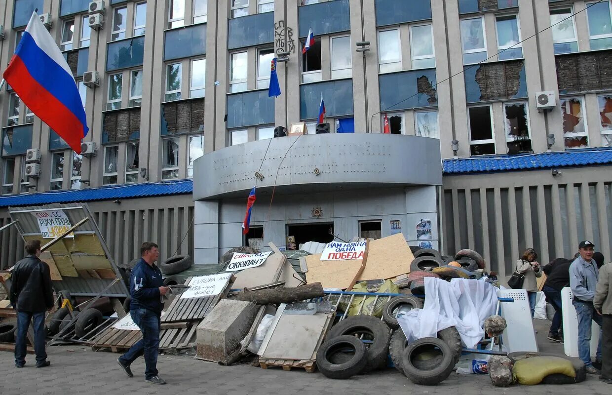 23 апреля 2014. СБУ Луганск 2014. Захват здания СБУ В Луганске. Штурм здания СБУ В Донецке в 2014. Захват здания СБУ В Луганске. Апрель 2014..