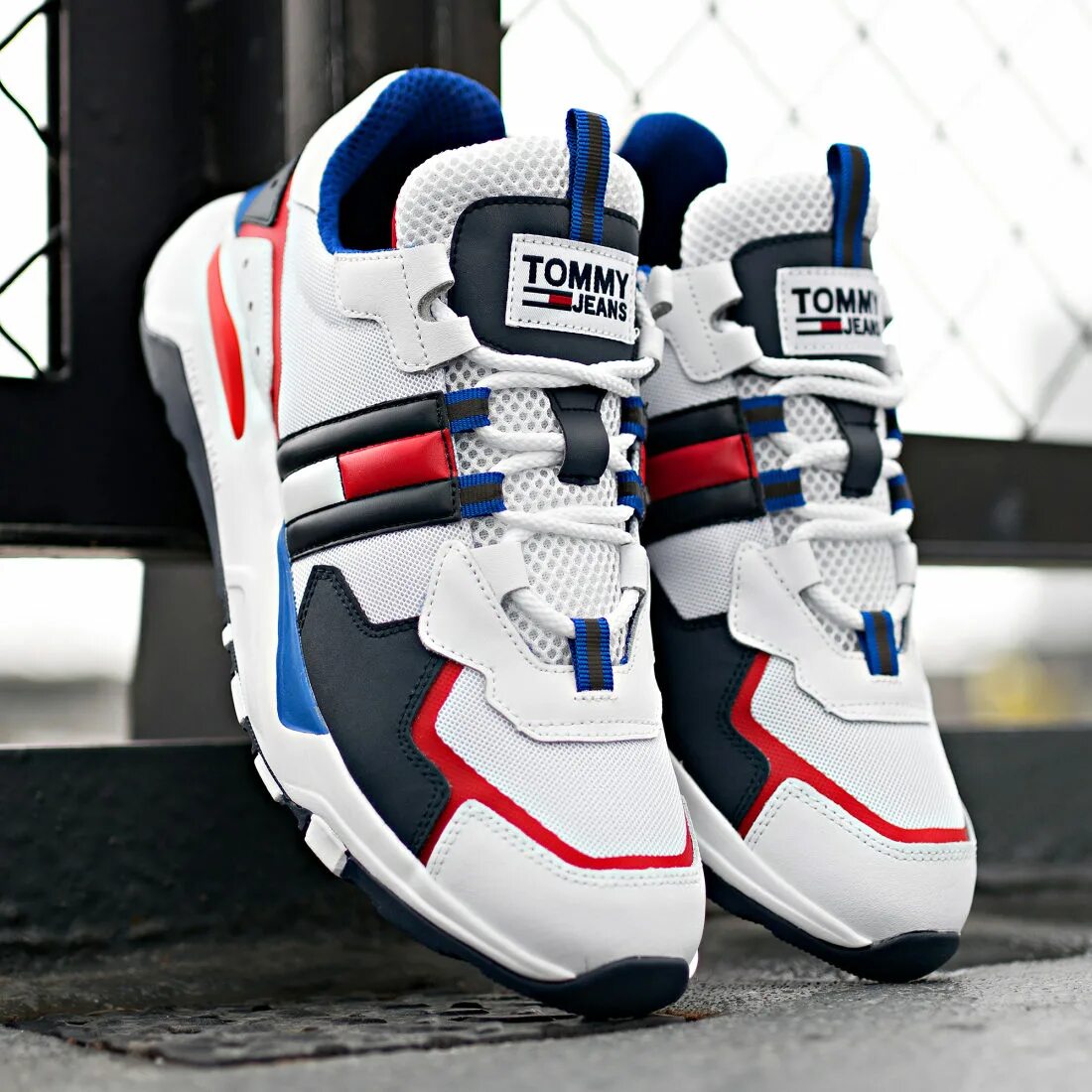 Tommy Jeans Retro Basket WMN. Tommy Hilfiger Chunky Runner. Tommy Jeans кроссовки. Кроссовки Томми джинс кул рунер. Кроссовки tommy jeans