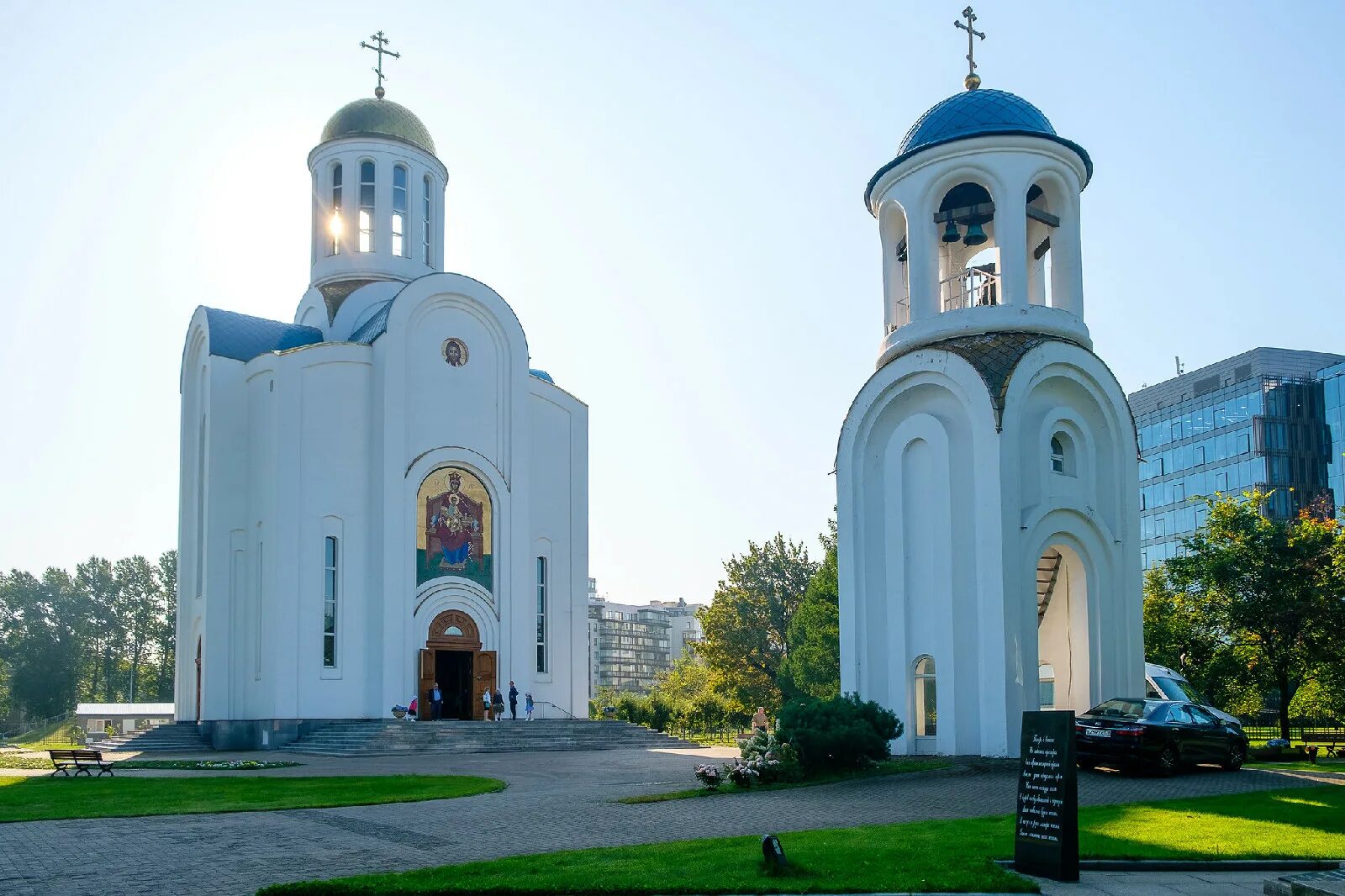 Церковь успенской богородицы. СПБ храм Успения Пресвятой Богородицы на малой Охте. Храм Успения Пресвятой Богородицы (блокадный храм) СПБ. Блокадный храм на малой Охте. Успенский храм на малой Охте.