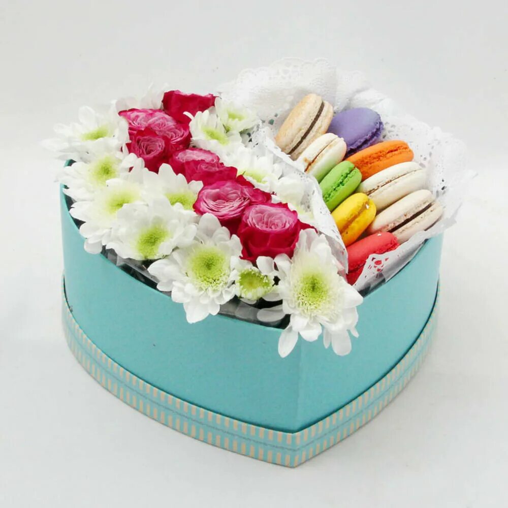 Пирожное в коробке. Еда в упаковке. Мини торты бенто. Упаковка для бенто торта. Торт коробочка с цветами.