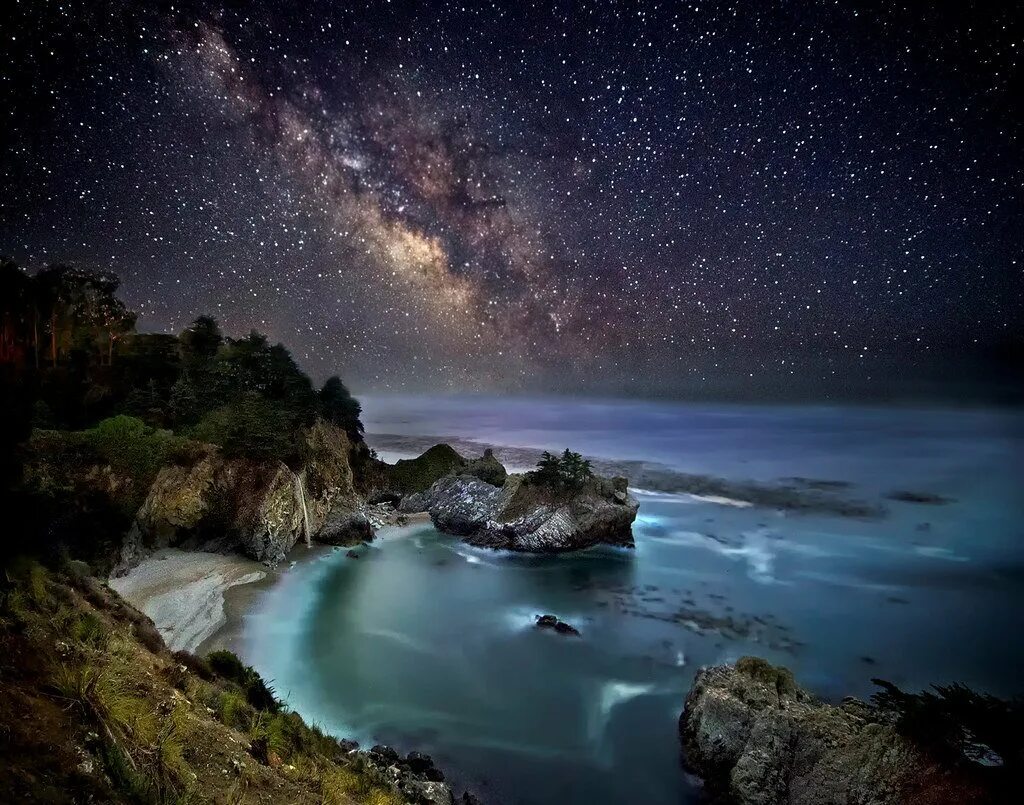 Бесплатные картинки ночи. Мак-Уэй Фолс, США. Ночной пейзаж. Море и звезды. Красивая ночь на океане.