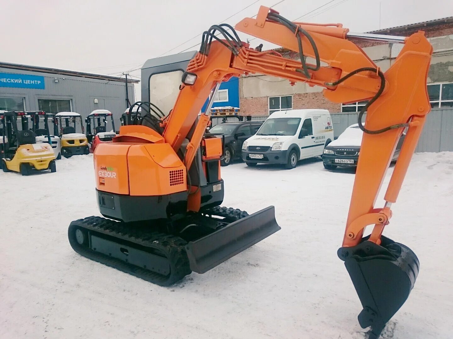 Японский мини экскаватор. Мини-экскаватор Hitachi ex30. Хитачи ex30ur. Хитачи 30 мини экскаватор. Мини экскаватор Хитачи ех30 ur.