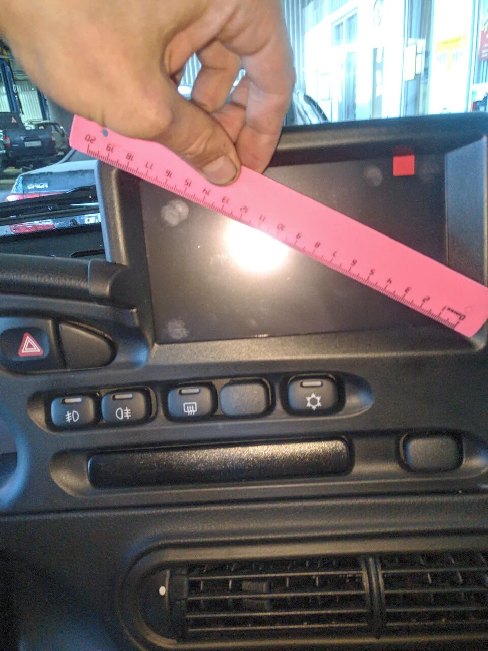 Как закрепить планшет на панель Шевроле Нива. - DRIVE2