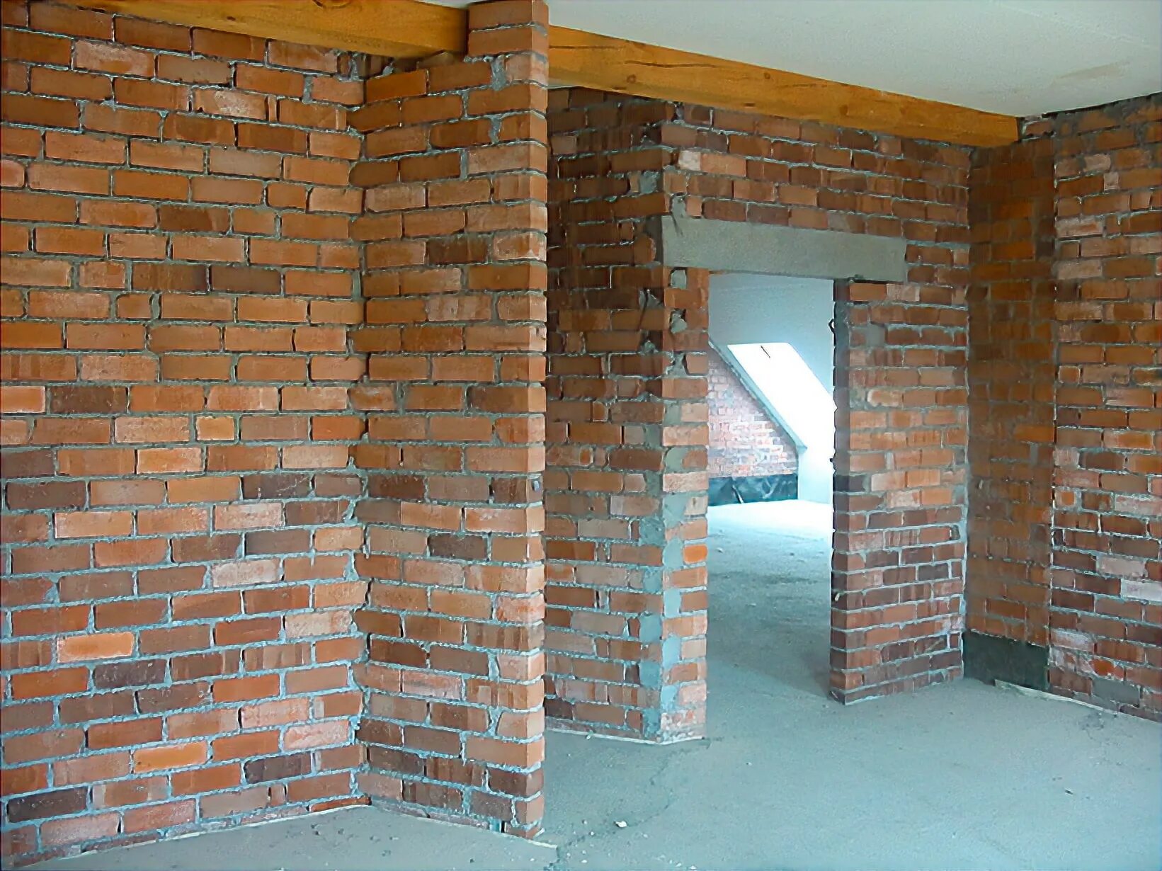 стеновая кладка из кирпича. межкомнатные стены из кирпича. кирпичные межкомнатные перегородки. внутренние перегородки из кирпича. кирпичная внутрикомнатная перегородка.