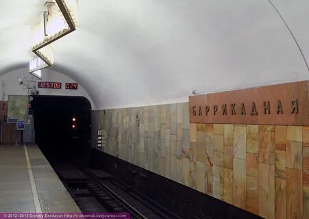 Баррикадная сколько выходов