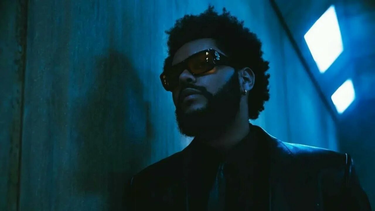 The weekend концерт с луной. The weeknd tik tok. Weekend. The weeknd secrets. The weeknd.