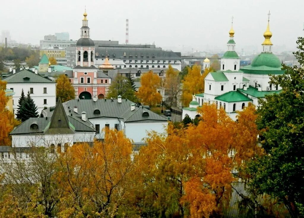 Свято даниловский монастырь. Свято-Данилов монастырь осень Москва. Даниловский монастырь осень. Даниловский монастырь осенью. Осенние фото в Даниловском монастыре.