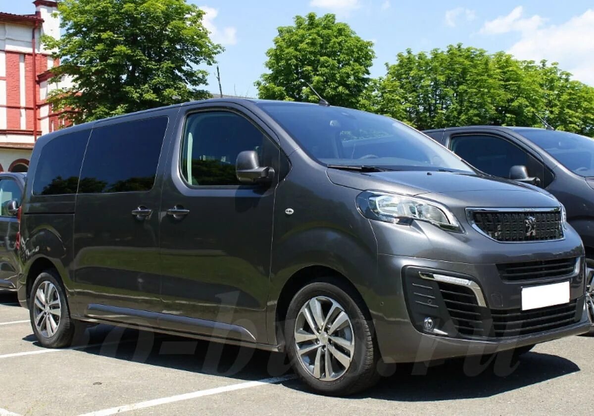 Peugeot expert traveller 2020. Пежо минивэн бу. Микроавтобус пежо 6 мест. Пежо эксперт 2 рестайлинг. Пежо травеллер 2017.