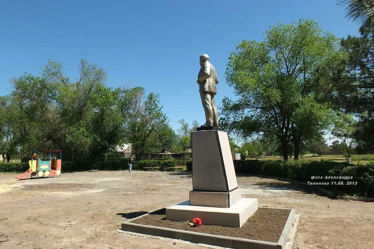 Станица буденновская пролетарского района ростовской области. Памятники пролетарского района. Хутор ленина ростовская область пролетарский район. Ст буденновская пролетарского района ростовской области. Буденновский пролетарский район ростовской области.