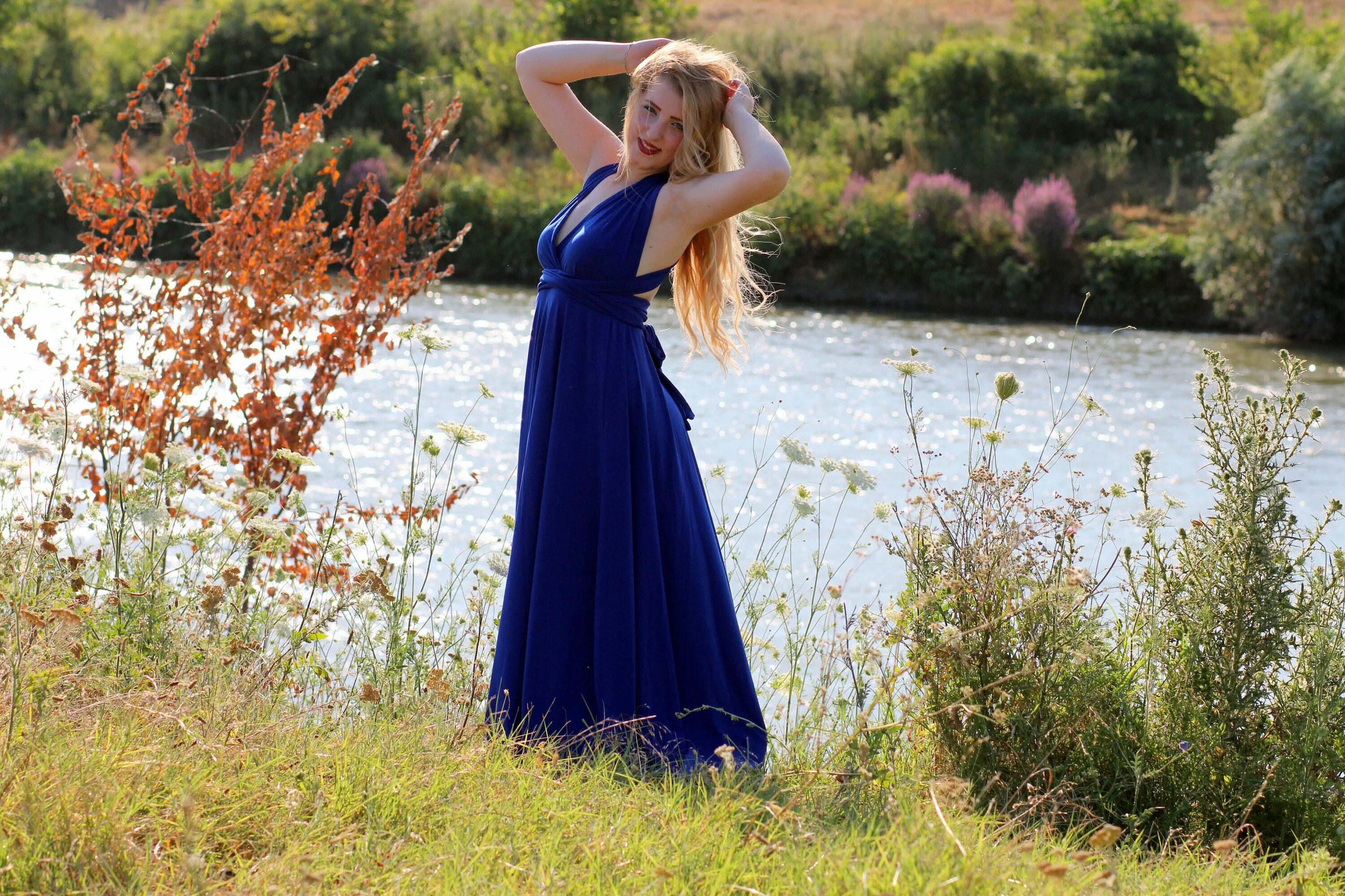 Девушка в синем платье. Девушка в голубом платье. Красивые девушки в голубых платьях. Фотосессия в синем платье на природе. На берегу в синем платье слушать