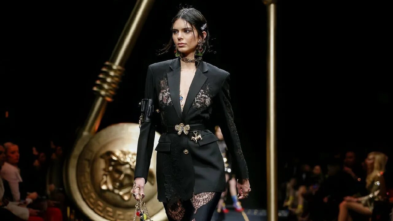 Версаче fall 2019. Sorachoi for versace fall/winter 2019\. Versace collection 2013. Versace fall winter 2022. Версаче коллекция 2019.