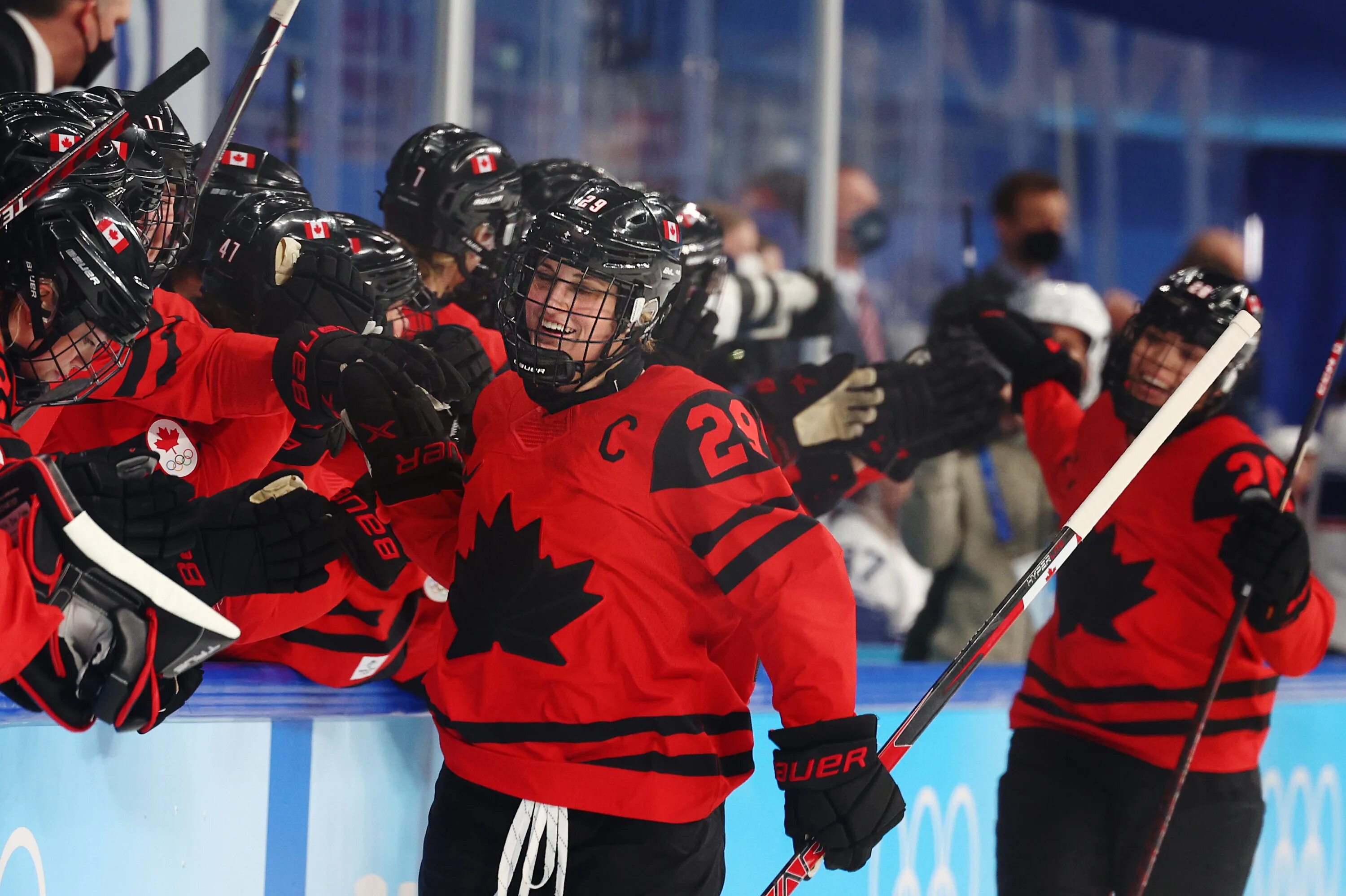 Канадские фигуристы. Сша чехия хоккей женщины. Hockey canada finland. Турнир в канаде. Мейсон мактавиш хоккеисты канады.