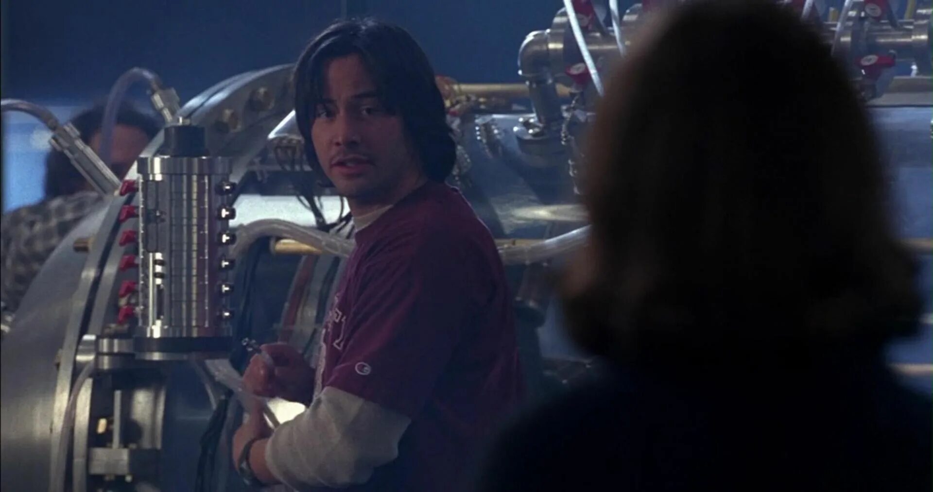 Цепная реакция режиссер. Цепная реакция 1996. Цепная реакция 1996. Кадры из фильма цепная реакция. Цепная реакция (chain reaction).