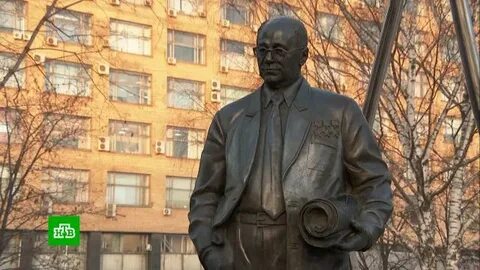 Памятник туполеву