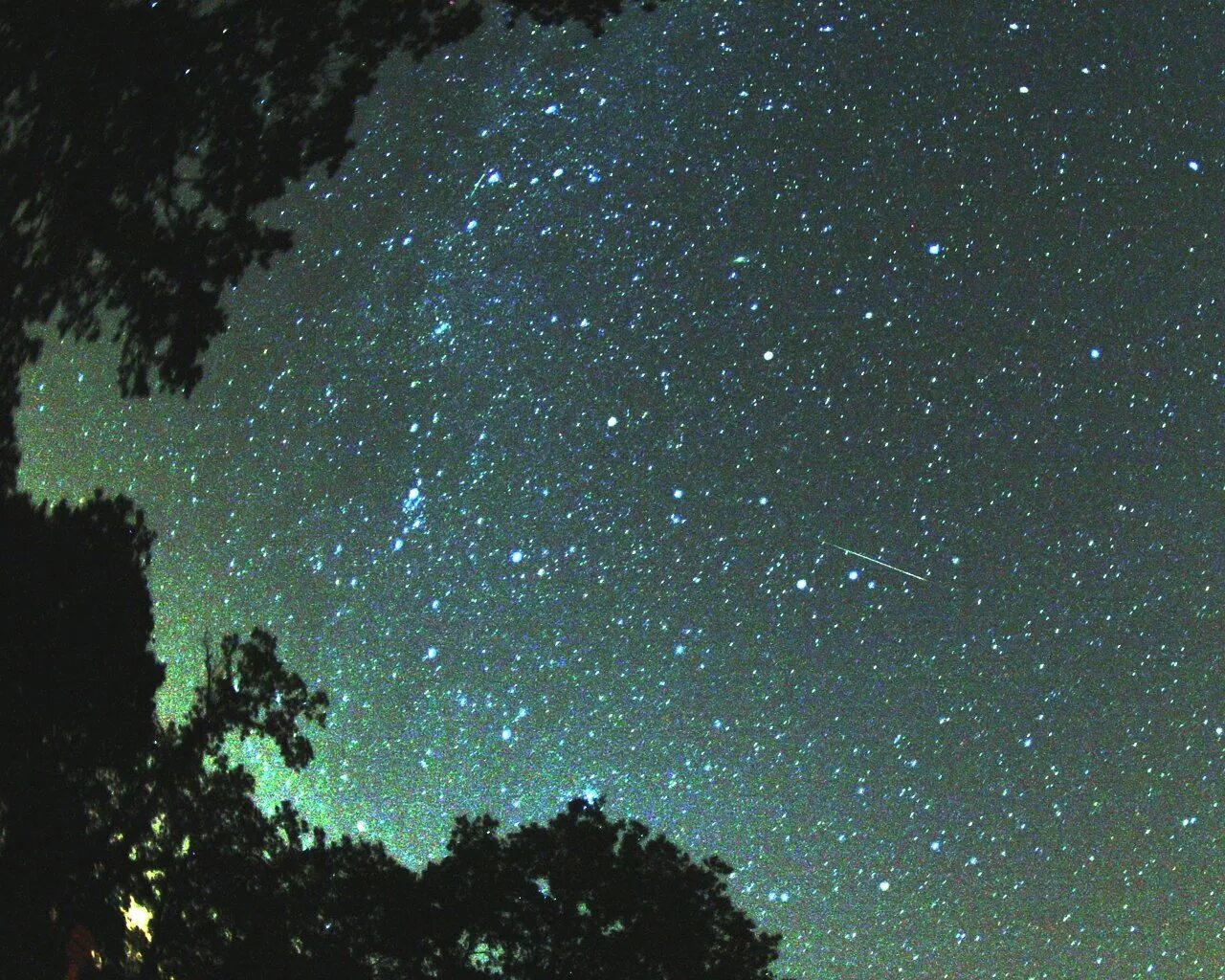 Млечный путь большая медведица. Метеор потока Персеид в августе 2007 года. Персеиды 2022. Метеорный поток Южные Дельта-Аквариды. Персеида Созвездие.