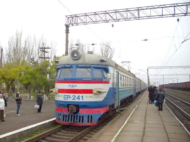 Вокзал орджоникидзе. Станция Орджоникидзе. Чертомлык станция. Чертомлык Днепропетровская область. Украина ЖД станция Чертомлык.