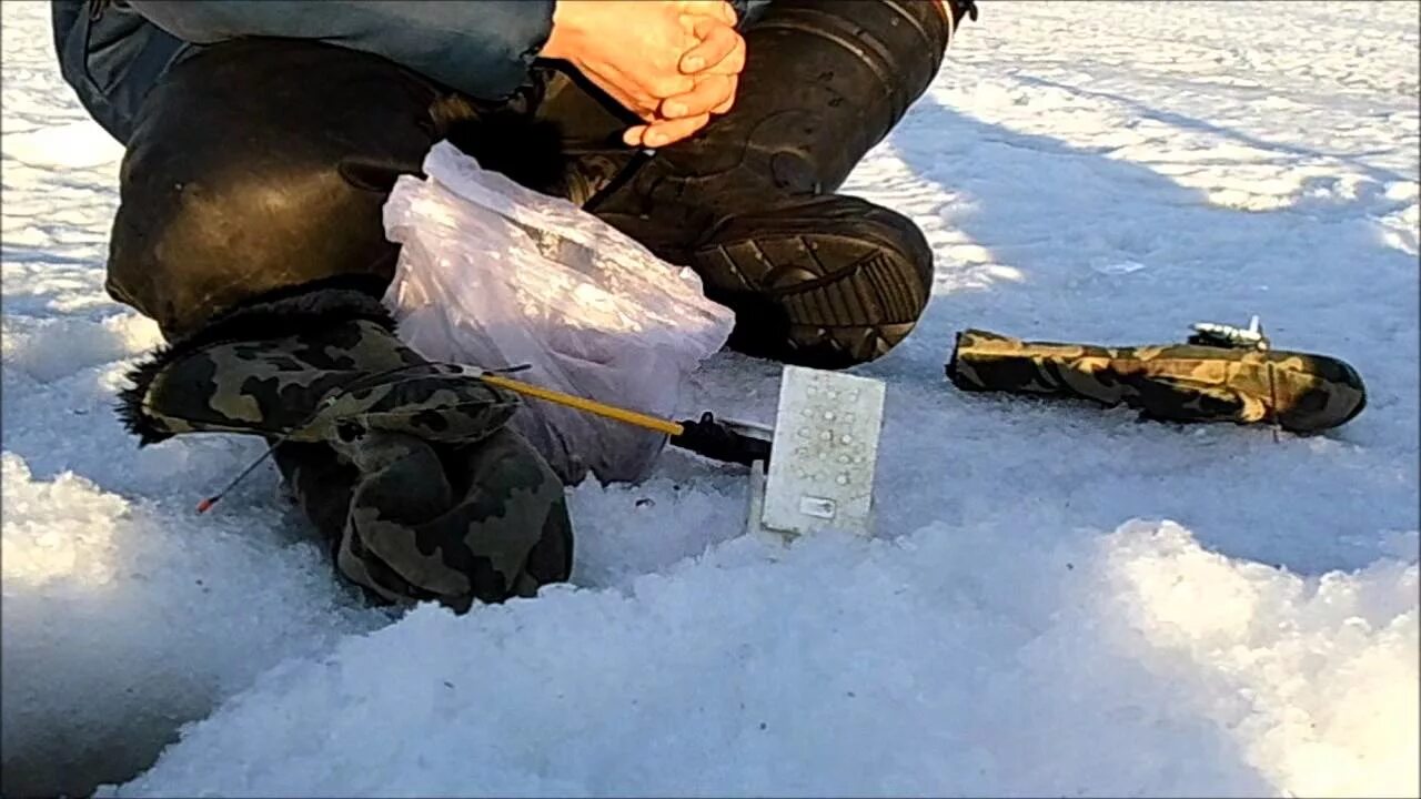 Ловля со льда видео. Зимний фидер со льда. Кормушка для зимнего фидера со льда. Зимняя рыбалка в Самаре. Опыт рыбалка со льдом.