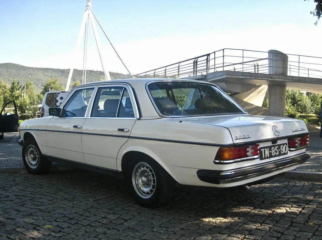 Мерседес 123 дизель купить. Mercedes-Benz w123 300d. Mercedes w123 Diesel. Mercedes-Benz w123 300. Mercedes-Benz w123, 1983.