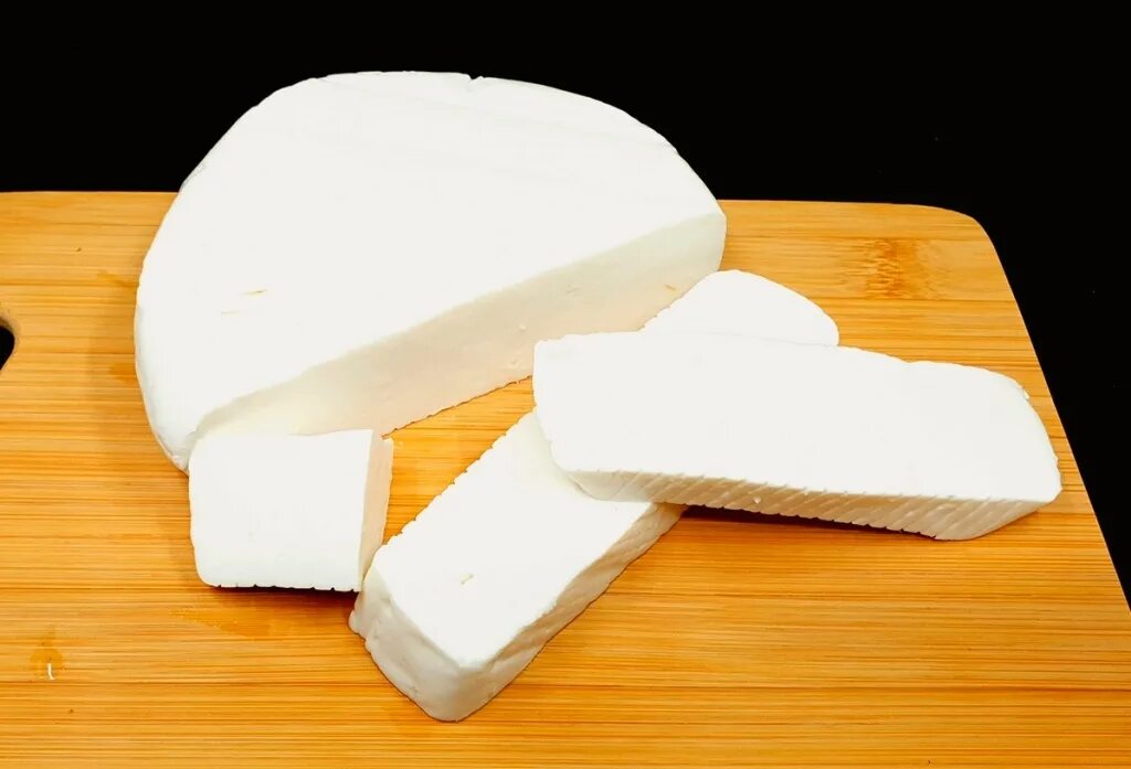 Сыр ларец легкий ~ 1кг. Твердые сорта сыра. Сыр бобровский ларец. Сыр полутвердый гауда. Сыр твердых сортов.