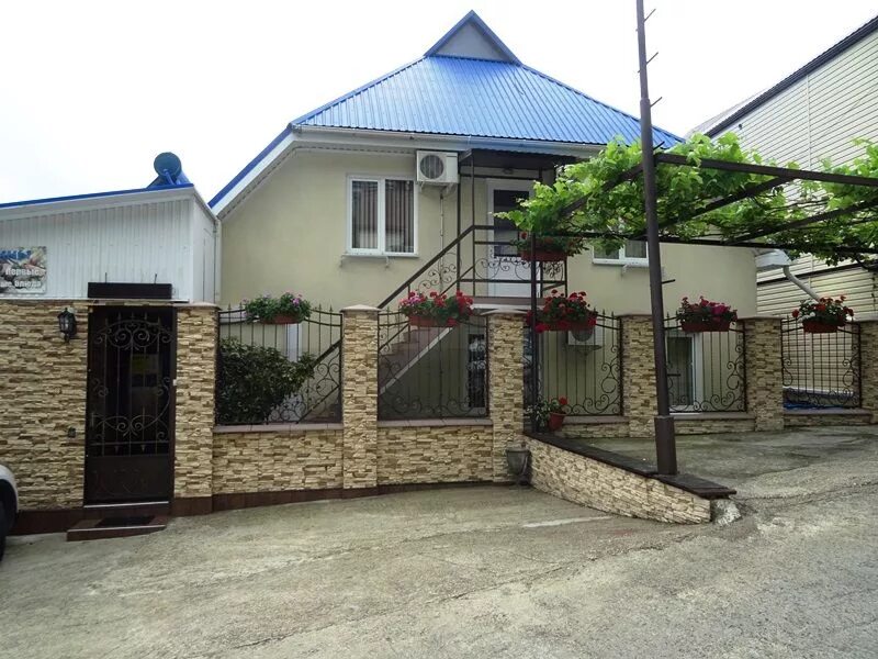 лазаревское ул победы 372а дом. медведево черноморский район республика крым. просвещения 145 адлер. благоустройство двора в частном доме. кирова 8 феодосия.