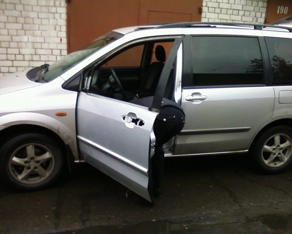 Купить дверь мазда мпв. Мазда MPV 2002 тонировка. Двери Мазда МПВ 2003. Mazda MPV 2 стекло. Дверь передняя Мазда МПВ 2.