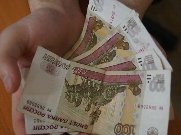 400 рублей россии. 400 Рублей. Деньги четыреста рублей. Деньги 400 рублей. Деньги 600 рублей.