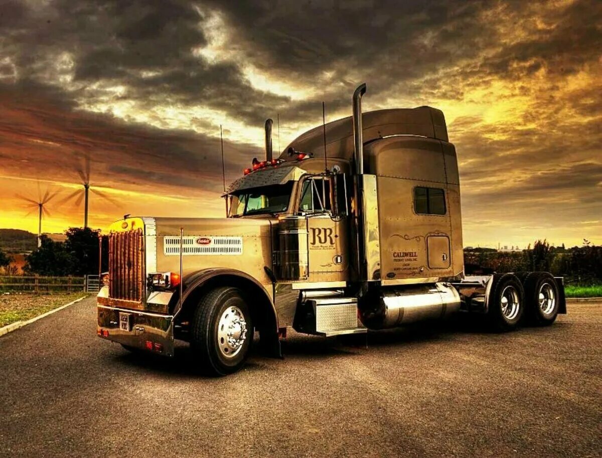Что такое трак. Peterbilt 379 магистральный тягач. peterbilt 379 в сша. петербилт трак в сша. peterbilt 387 дальнобой.